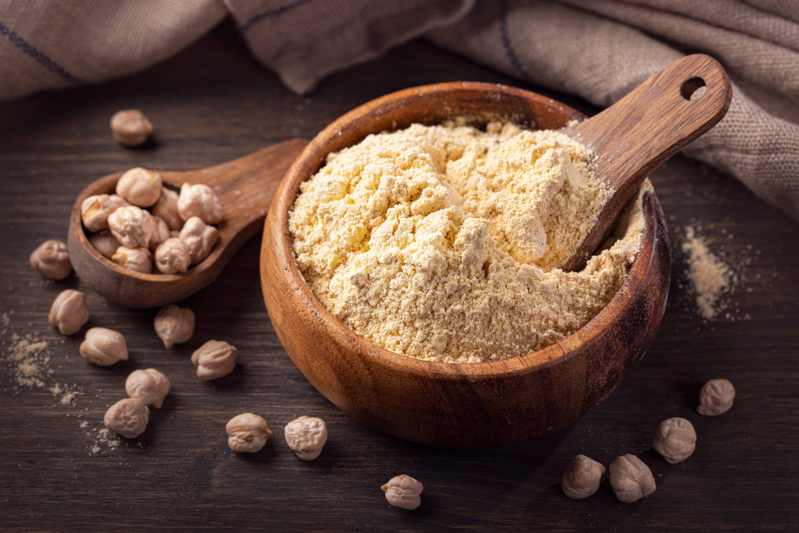 Chickpea,Flour,In,A,Wooden,Bowl,Isolated,On,A,White